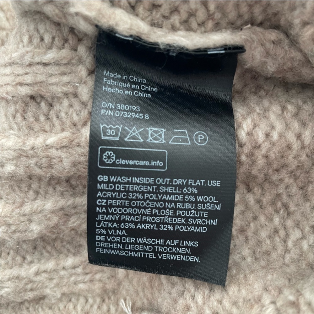 H&M CABLE-KNIT SWEATER XS - Picture 6 of 7